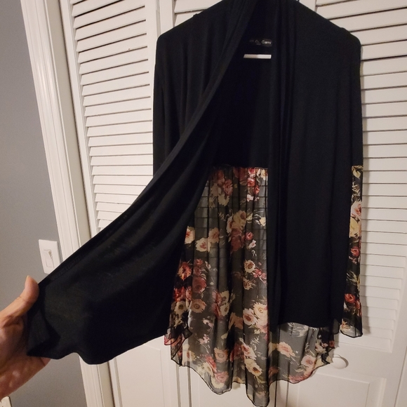 Kim & Cami Floral Black blazer - Picture 2 of 9